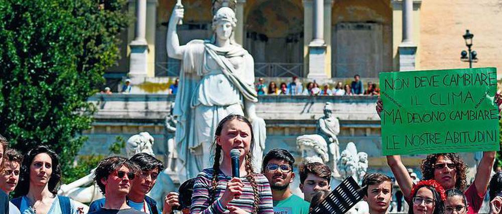 Sendungsbewusst. Die 16-jährige Klimaaktivistin Greta Thunberg am Freitag auf der Piazza del Popolo in Rom. 