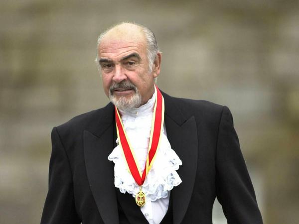 Zu seinem Ritterschlag durch die Queen erschien Sir Sean Connery 2000 im traditionell schottischen Kilt.