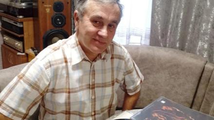 Vasyl mit seinen neuen Platten.