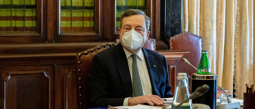 Immer herein: An diesem Schreibtisch empfängt Mario Draghi aktuell die Vertreter möglicher Koalitionsparteien.