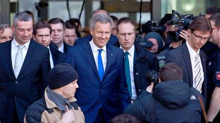 Ein lächelnder Ex-Bundespräsident: Christian Wulff wird von dem Verdacht der Vorteilsnahme freigesprochen.