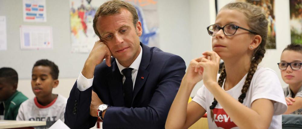 Rechnen lernen auf Französisch? Präsident Macron bei einem Schulbesuch im September 2018.  