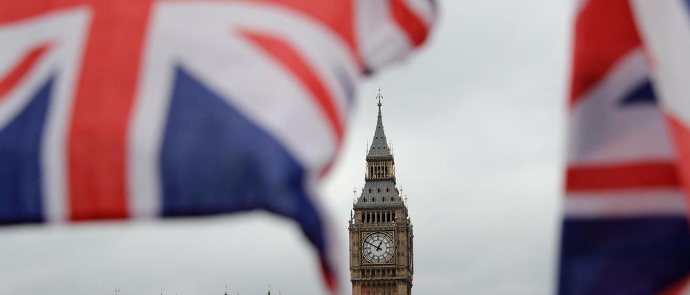 Rule Britannia: Flaggen vor dem Parlament in London.