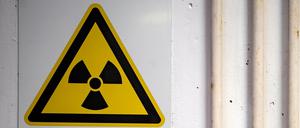 Warnhinweis „Radioaktiv“ an einem Transportbehälter (Symbolbild)