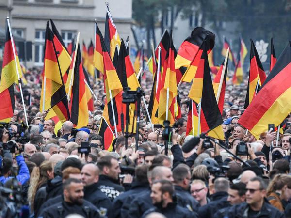 Chemnitz, 1. September: Teilnehmer einer Demonstration von AfD und dem ausländerfeindlichen Bündnis Pegida.