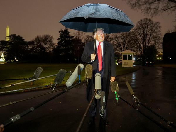 Im Regen stehengelassen? US-Präsident Trump reagiert auf das Impeachment vor allem wütend. (Archivfoto) 