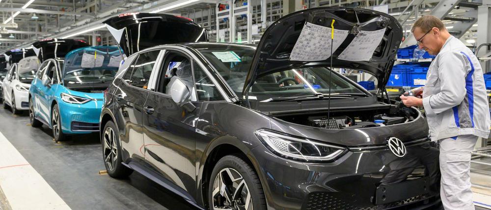 VW schließt Großteil seiner Werke in Europa für drei Wochen.