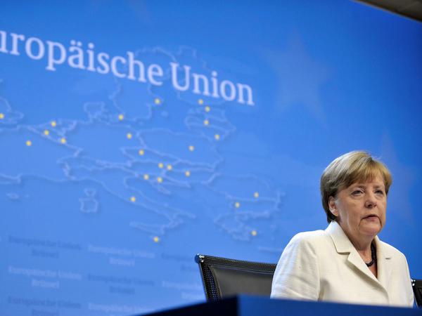 Bundeskanzlerin Angela Merkel (CDU) nach einer harten und langen Verhandlungsnacht.