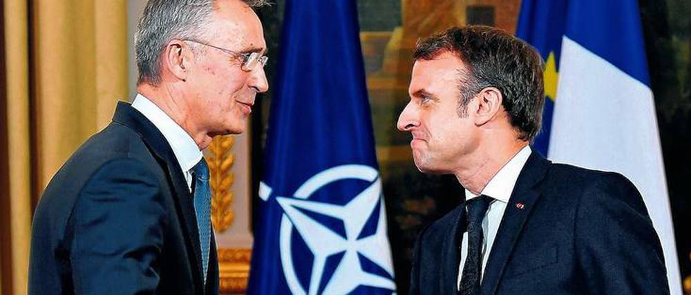 Spannung liegt in der Luft. Nato-Generalsekretär Jens Stoltenberg und Frankreichs Präsident Emmanuel Macron. Foto: Bertrand Guay/Reuters