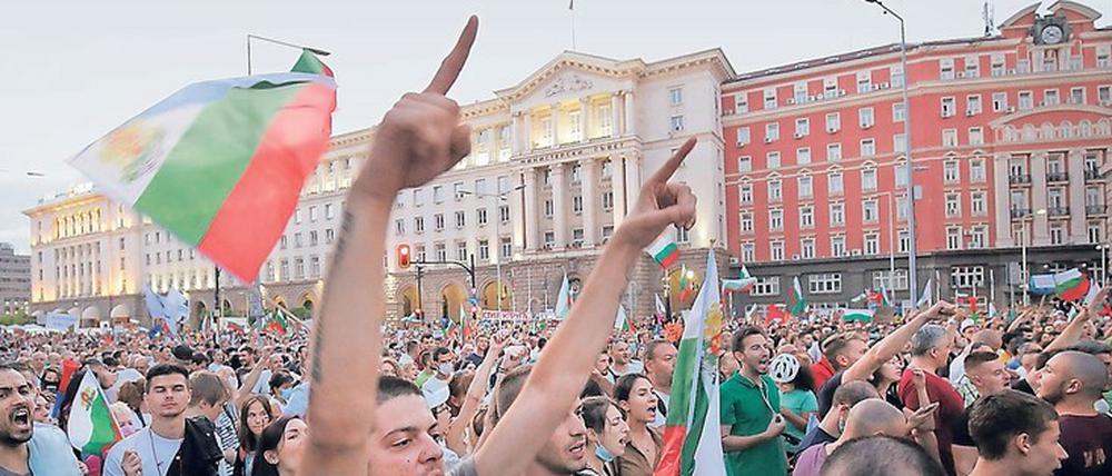 Seit mehr als drei Wochen protestieren viele Menschen in Bulgarien gegen ihre Regierung und fordern Neuwahlen. 