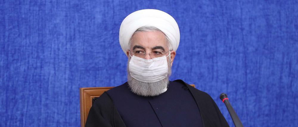 Hassan Ruhani, Präsident des Iran, leitet eine Sitzung der wirtschaftlichen Koordinationszentrale der Regierung.