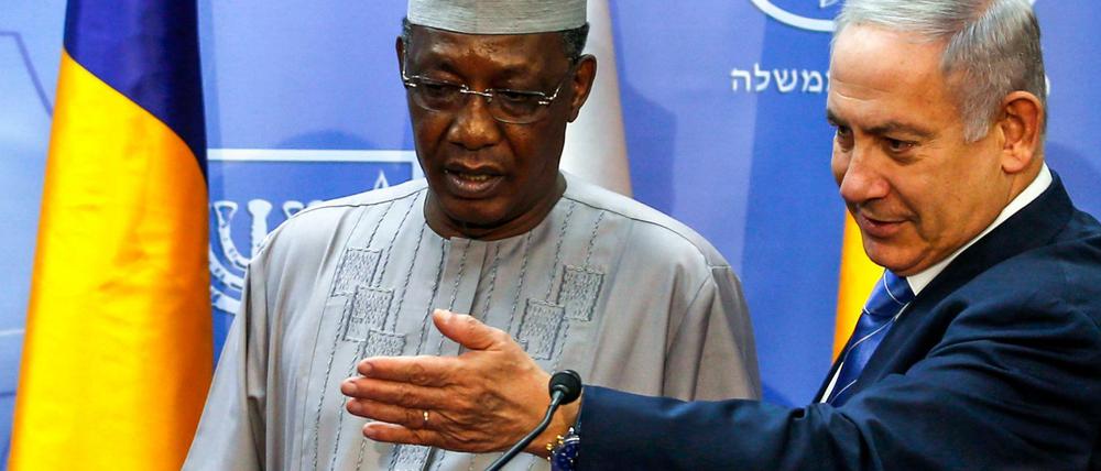 Vor wenigen Tagen besuchte Tschads Herrscher Idriss Deby (l.) Israels Premier Benjamin Netanjahu. Beide Länder wollen nach mehr als 50 Jahren wieder diplomatische Beziehungen aufnehmen.