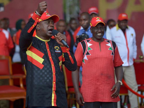 Kenias Präsident Uhuru Kenyatta (links) und sein Vize William Ruto wollen weitere fünf Jahre regieren. 