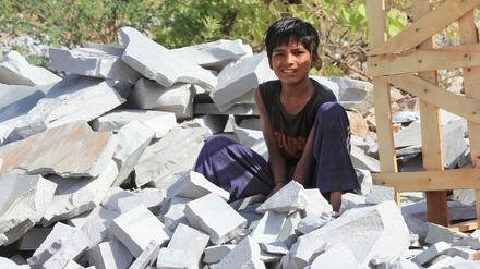 Wer garantiert, dass die Baumaterialien ethisch unbedenklich sind? Tausende Kinder hauen in Steinbrüchen in Indien Steine für den europäischen Markt. 