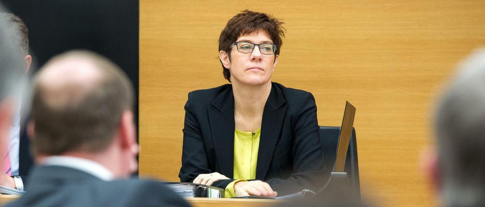 Die bisherige ist auch die neue Ministerpräsidentin im Saarland: Annegret Kramp-Karrenbauer (CDU). 