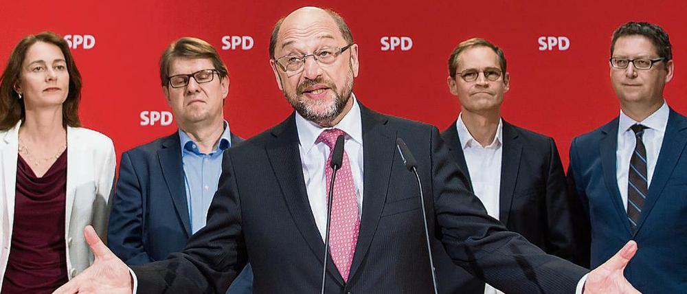 Die Landtagswahlen sind abgeschlossen, nun will die SPD mit Inhalten überzeugen: Martin Schulz (Mitte) 