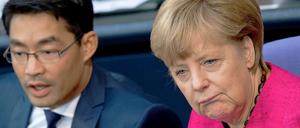 Vizekanzler Philipp Rösler (FDP) und Bundeskanzlerin Angela Merkel (CDU): Die FDP lehnt den Kompromiss zum Betreuungsgeld ab, neue Streit in der Koalition droht.