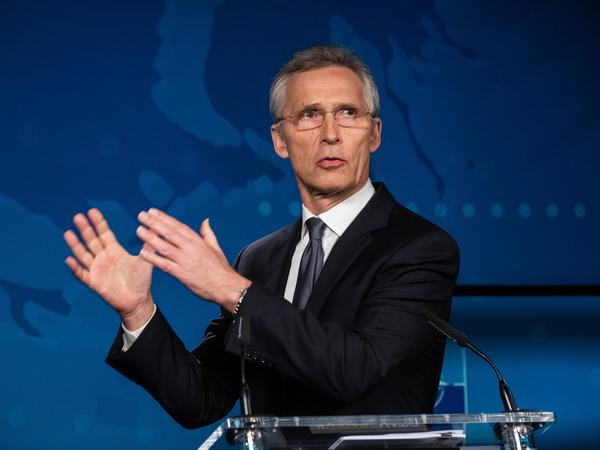 Nato-Chef Jens Stoltenberg bleibt Wachsam. Die Allianz verhalte sich dabei aber streng defensiv. 
