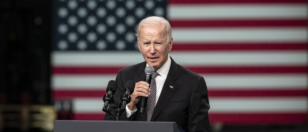 US-Präsident Joe Biden nahm am Freitag mehrere Auftritte in New York wahr, hier spricht er in einer Fabrik von IBM.
