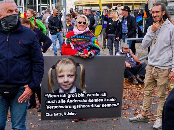 Querdenker-Protest am vergangenen Sonntag an der Berliner Karl-Marx-Allee.