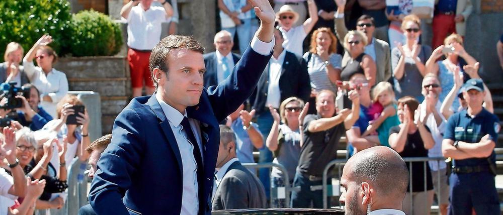 Frankreichs Präsident Emmanuel Macron nach seiner Stimmabgabe im nordfranzösischen Le Touquet.