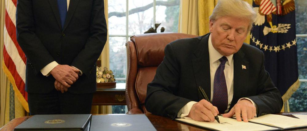 Vor seiner Abreise nach Davos unterzeichnete Trump einen Ukas über Strafzölle für Solarpanele.