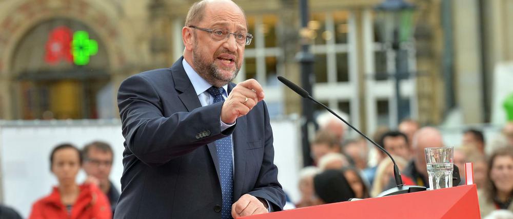 Soziale Gerechtigkeit ist sein Thema: SPD-Kanzlerkandidat Martin Schulz beim Wahlkampfauftritt auf dem Marktplatz in Bremen.