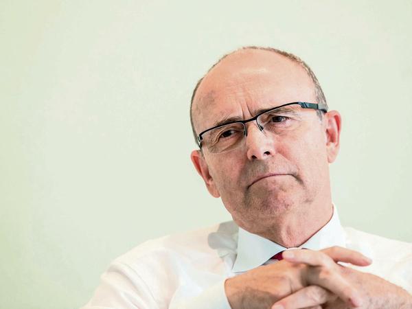 Der Ministerpräsident von Mecklenburg-Vorpommern, Erwin Sellering (SPD), legt aus gesundheitlichen Gründen sein Amt nieder.