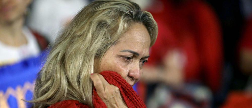 Entsetzt. Eine Anhängerin des Ex-Präsidenten Lula nach der Verkündung des Urteils.