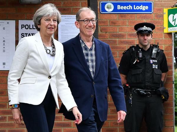 Premierministerin Theresa May und ihr Mann Philip wählten in Sonning.