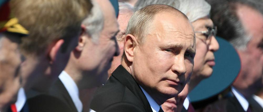 Präsident Wladimir Putin stellt den Machterhalt über Corona-Maßnahmen.