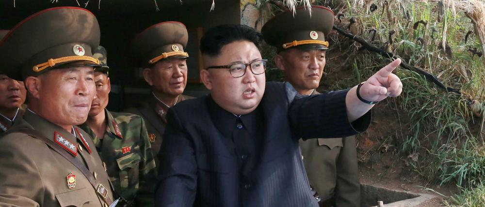 Kim Jong Un (Mitte) ist seit dem 29. Dezember 2011 der sogenannte "Oberste Führer" in Nordkorea.