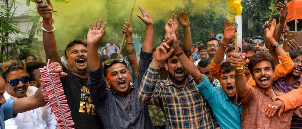 Modis Anhänger feiern den Sieg bereits vor Verkündung des Endergebnisses.