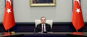 Türkeis Staatspräsident Recep Tayyip Erdogan hat die EU scharf angegriffen und ein Referendum über die Fortsetzung der Beitrittsgespräche ins Spiel gebracht.