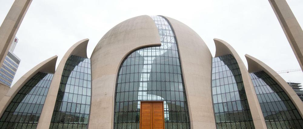 In der Zentralmoschee in Köln predigen Imame der Türkisch-islamischen Union Ditib.