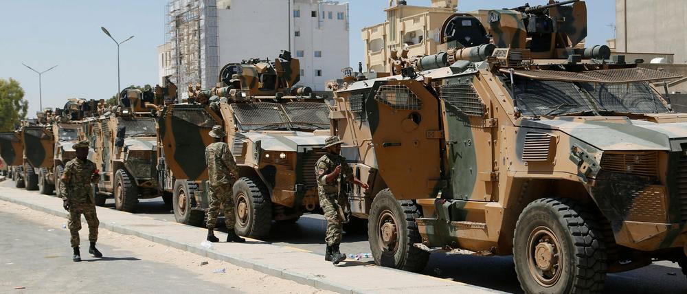 Libysche Streitkräfte in den Straßen der Hauptstadt Tripolis.