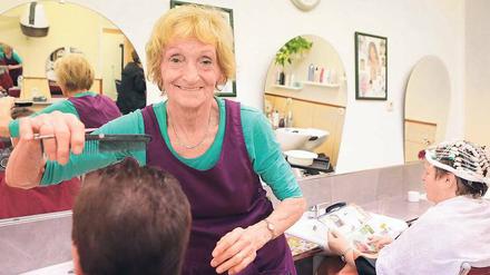 Unkompliziert und preiswert: Die Arbeit der 79-jährigen Ingrid Herrmann wird von Stammkunden geschätzt. 