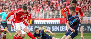 Robin Gosens trifft zum 1:1 für Union, es war der Auftakt von turbulenten Minuten für den Nationalspieler im Spiel gegen Heidenheim.