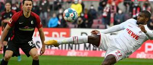 Der Kölner Anthony Modeste trifft zum 1:0 gegen den SC Freiburg und lässt den 1. FC von der Champions League träumen.