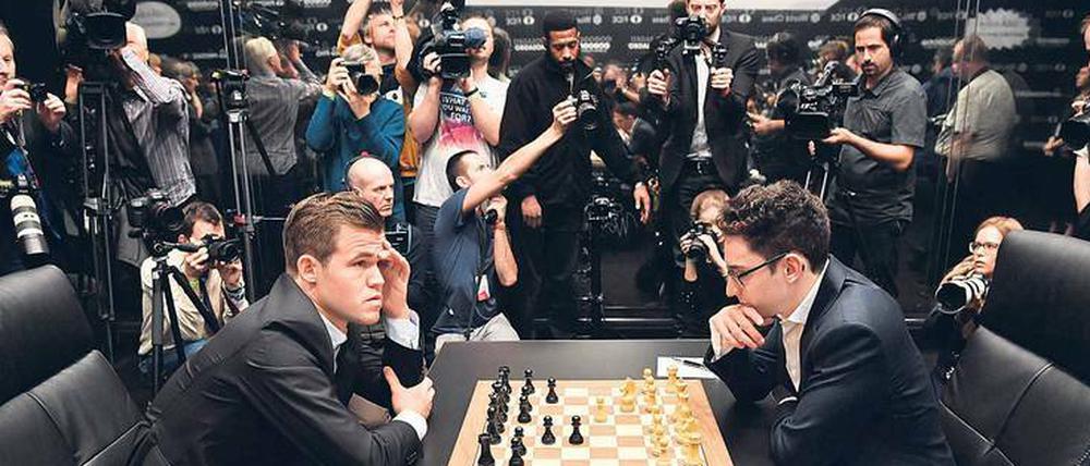 Intuition gegen Berechnung. Der norwegische Titelverteidiger Magnus Carlsen (links) geht die Duelle mit Gefühl an, während Kontrahent Fabiano Caruana aus den USA genau kalkuliert.