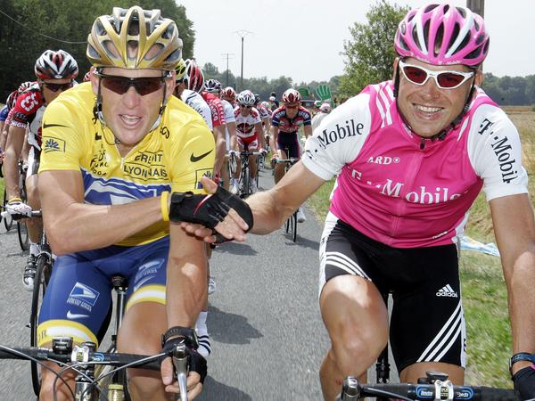 Jan Ullrich (r.) und Lance Armstrong verstanden sich gut – auch nach ihren Duellen auf den Straßen von Frankreich.