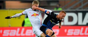 Arm raus, Bein rein: Zwischen RB Leipzig und dem SC Paderborn ging es zur Sache.