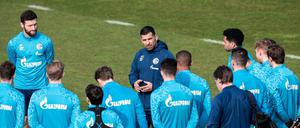 Viele neue Gesichter. Schalkes Trainer Dimitrios Grammozis hat nicht viel Zeit, um sein neues Team kennenzulernen.