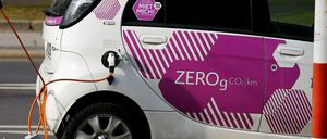 A C-Zero electric drive car of Citroen's multicity car-sharing company is pictured at a fuel station of German power supplier RWE in Berlin, March 14, 2016. REUTERS/Wolfgang Rattay - RTX2AT4F