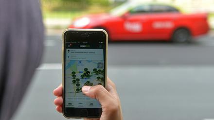 Online-Dienstleister wie GrabTaxi vermitteln zwischen Taxianbietern und Kunden.