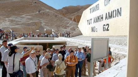 Touristen am Grab von Tut-Ench-Amun