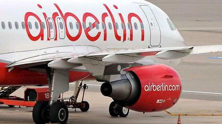 Hunderte Millionen Euro muss Air Berlin einsparen. Das trifft auch die Mitarbeiter.