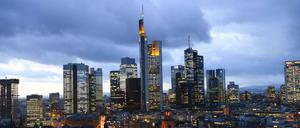 Vor allem die Bankentürme bilden die markante Skyline von Frankfurt.