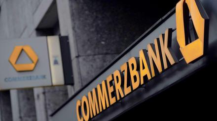 Keine guten Tage für Commerzbank-Mitarbeiter, die teilverstaatlichte Bank will 4000 bis 6000 Stellen streichen. 