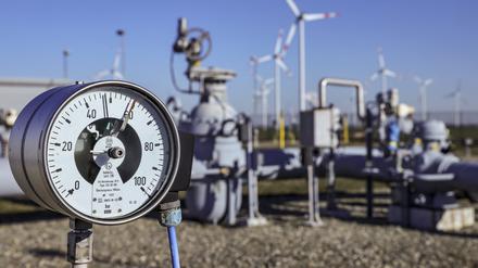 Ein Manometer zeigt den Druck im Erdgasnetz auf dem Gelände des Untergrund-Gasspeichers der VNG AG an. 